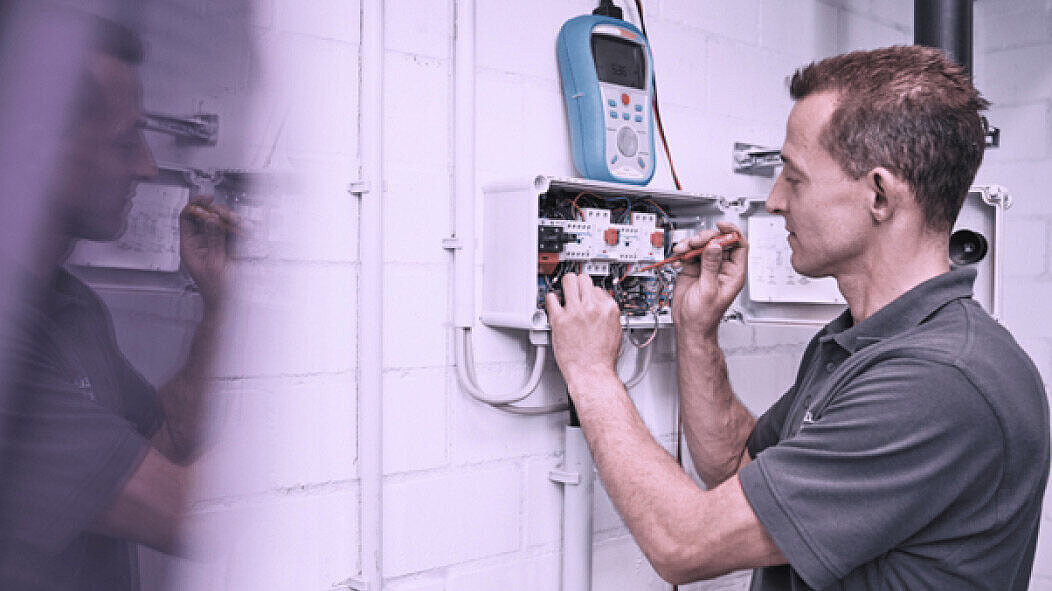 Installieren eines Schaltgerätes